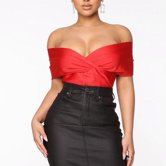 Fashion nova satin red top - Picture 1 of 3